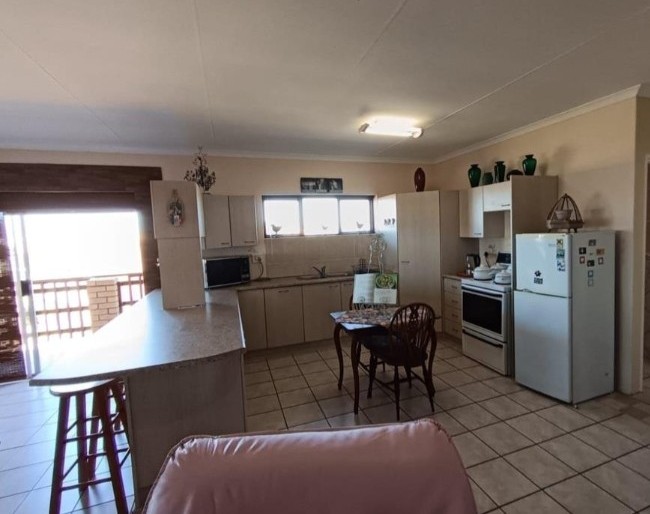 5 Bedroom Property for Sale in Wavecrest Eastern Cape